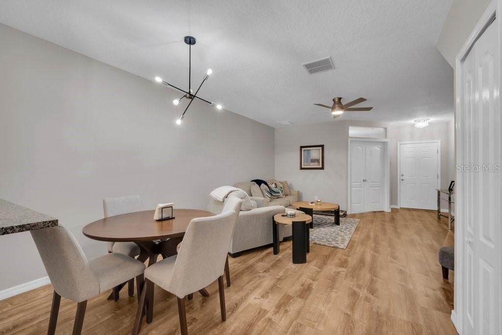 Activo con contrato: $255,000 (3 camas, 2 baños, 1383 Pies cuadrados)