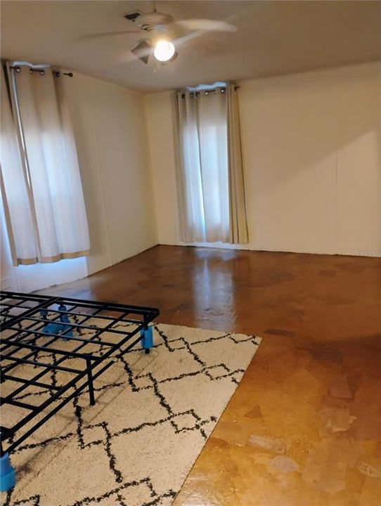 Под контрактом: $159,900 (2 спален, 2 ванн, 1404 Квадратных фут)