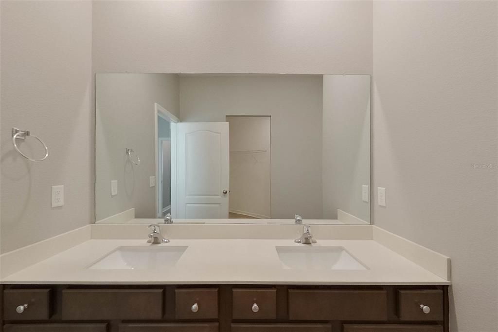 For Rent: $2,495 (5 beds, 3 baths, 2268 Square Feet)