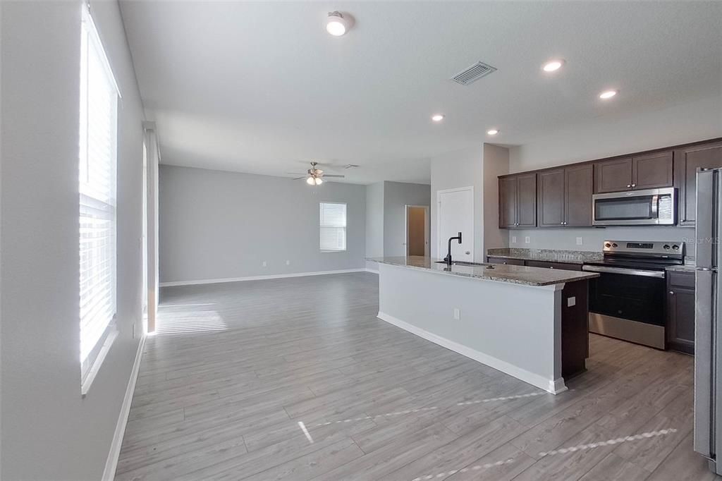 For Rent: $2,495 (5 beds, 3 baths, 2268 Square Feet)