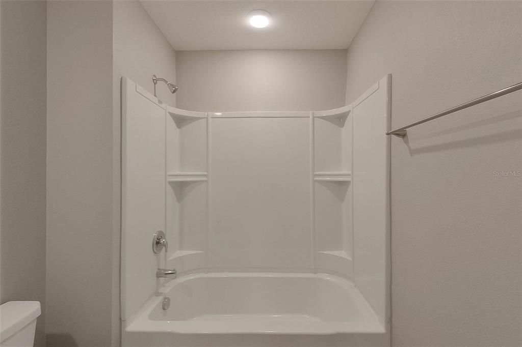 For Rent: $2,495 (5 beds, 3 baths, 2268 Square Feet)