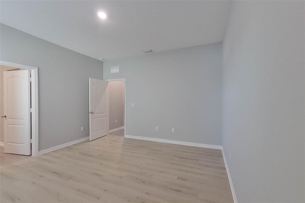 For Rent: $2,495 (5 beds, 3 baths, 2268 Square Feet)