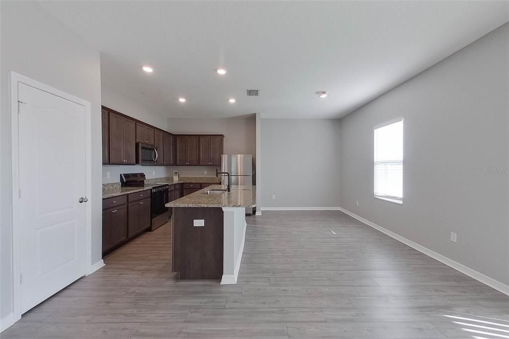 For Rent: $2,495 (5 beds, 3 baths, 2268 Square Feet)