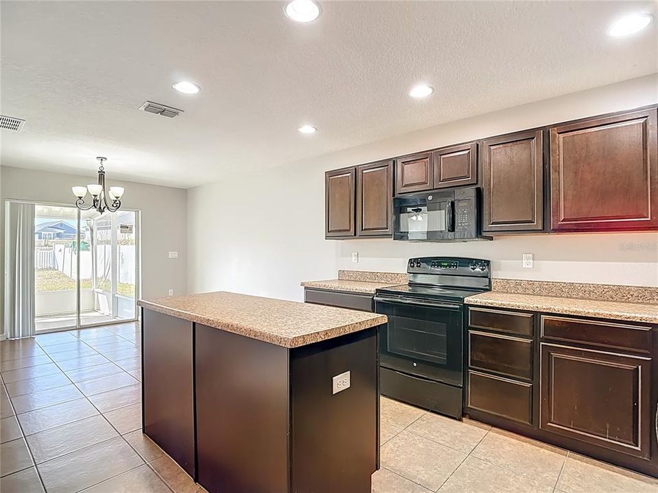 For Sale: $269,000 (3 beds, 2 baths, 1360 Square Feet)
