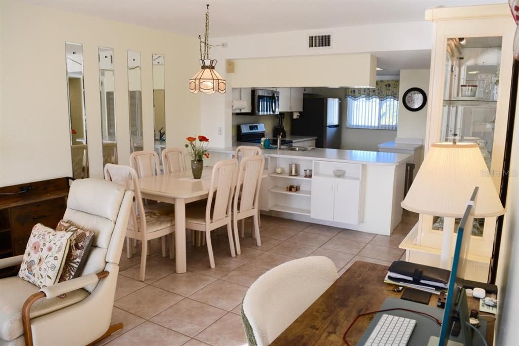 En Venta: $169,000 (2 camas, 2 baños, 1064 Pies cuadrados)