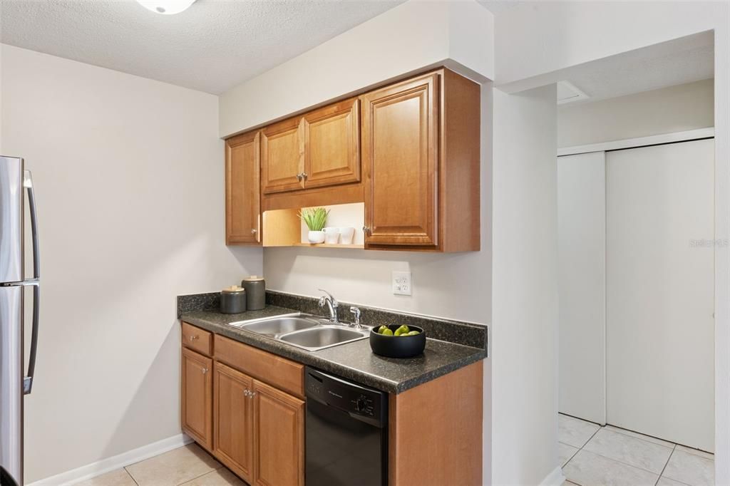 Activo con contrato: $549,900 (3 camas, 0 baños, 1596 Pies cuadrados)