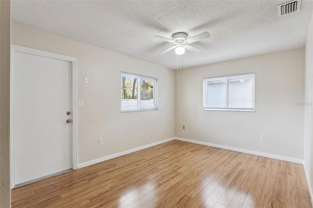 Activo con contrato: $549,900 (3 camas, 0 baños, 1596 Pies cuadrados)