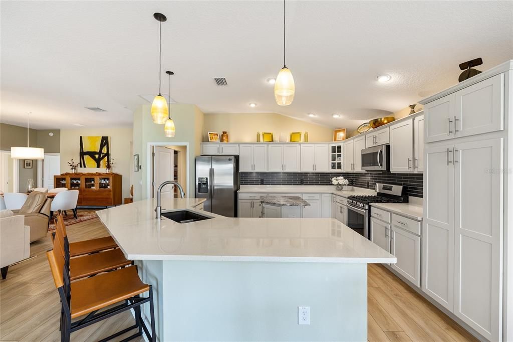 Active With Contract: $675,000 (3 beds, 2 baths, 1933 Square Feet)
