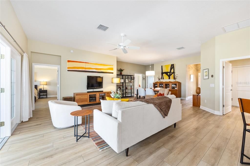 Active With Contract: $675,000 (3 beds, 2 baths, 1933 Square Feet)