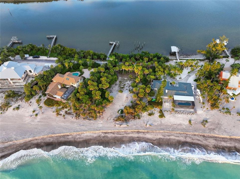 На продажу: $2,750,000 (1.06 acres)