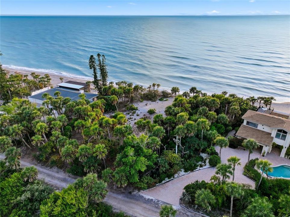 На продажу: $2,750,000 (1.06 acres)