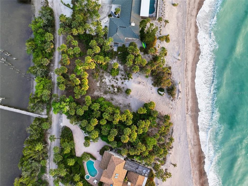 На продажу: $2,750,000 (1.06 acres)