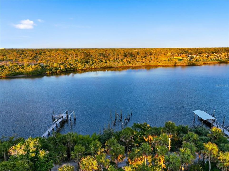 На продажу: $2,750,000 (1.06 acres)