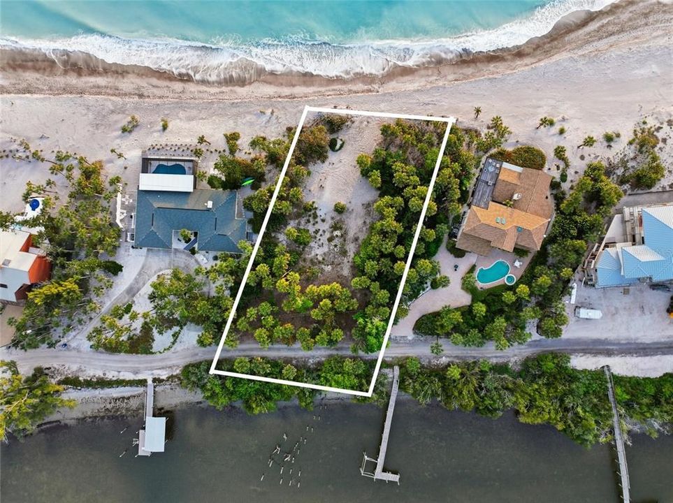 На продажу: $2,750,000 (1.06 acres)
