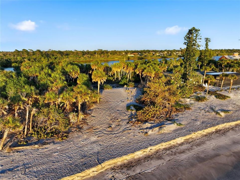 На продажу: $2,750,000 (1.06 acres)