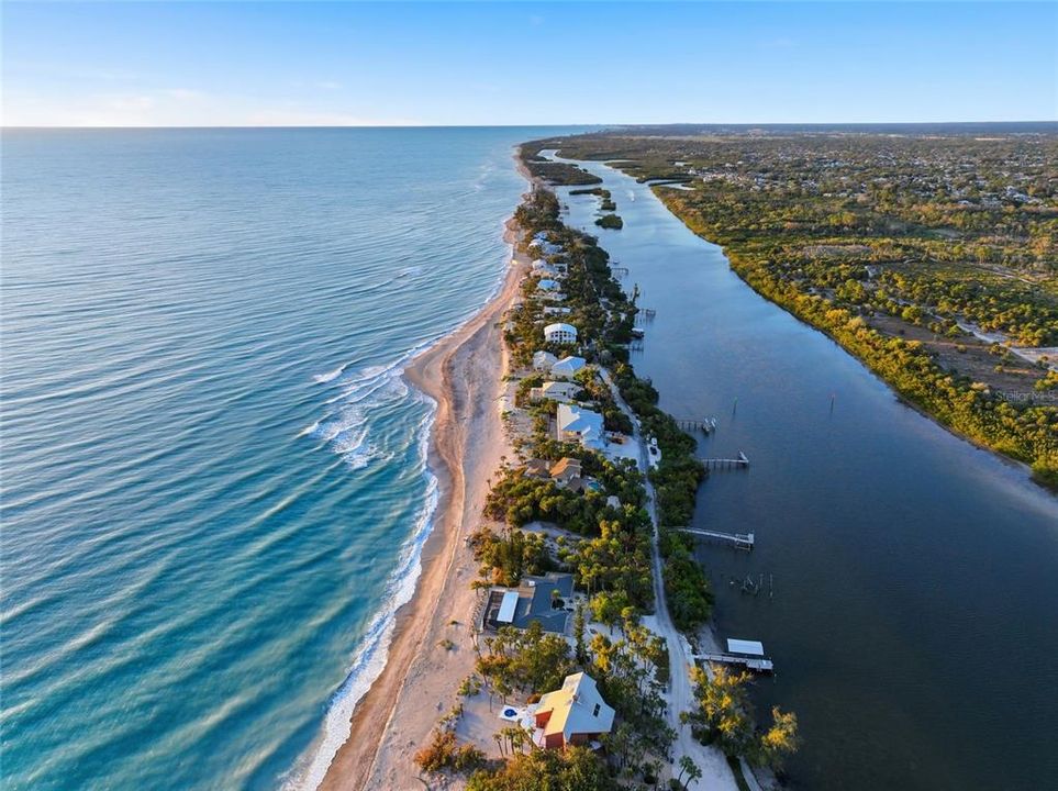 На продажу: $2,750,000 (1.06 acres)
