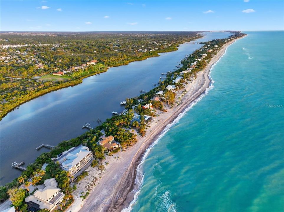 На продажу: $2,750,000 (1.06 acres)