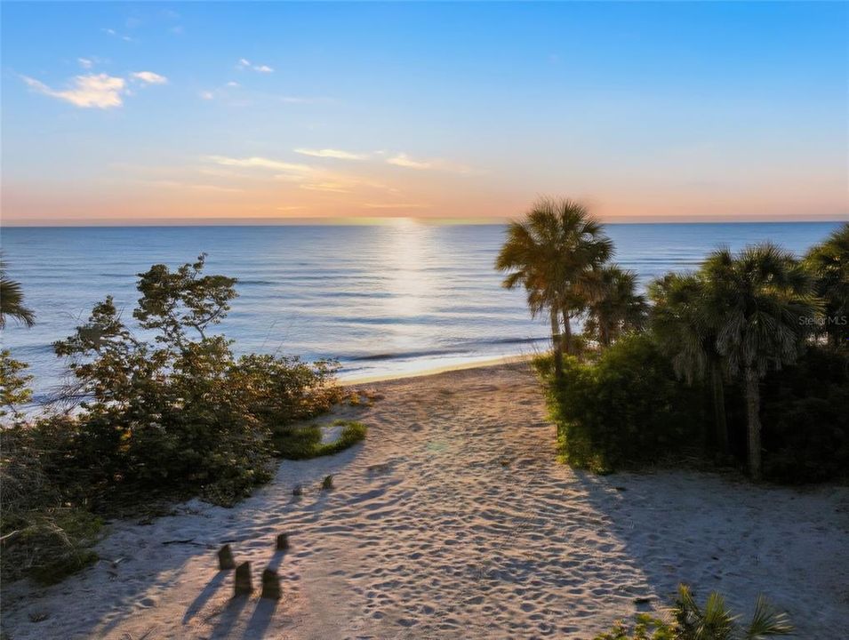 На продажу: $2,750,000 (1.06 acres)