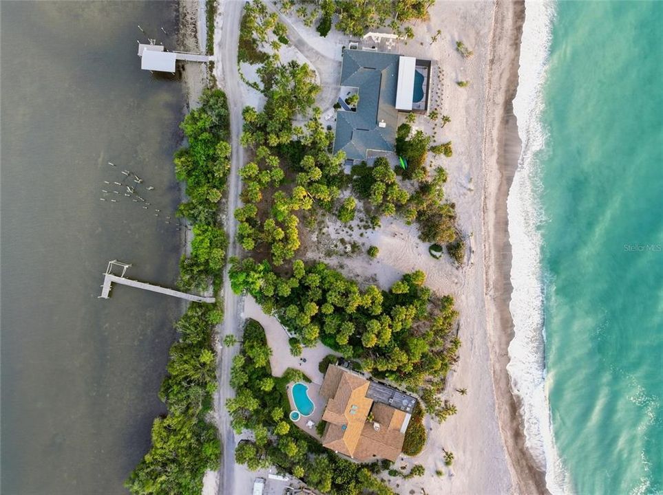 На продажу: $2,750,000 (1.06 acres)