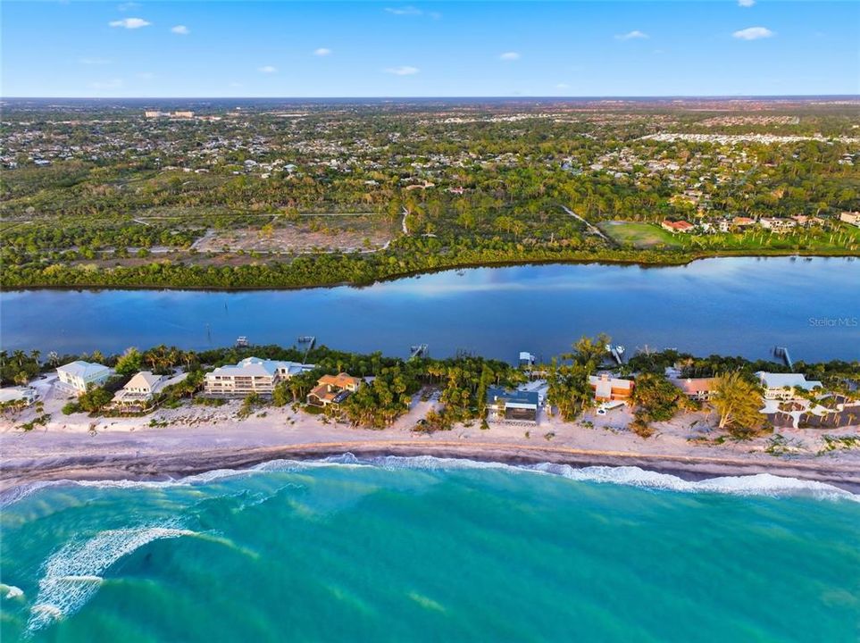 На продажу: $2,750,000 (1.06 acres)