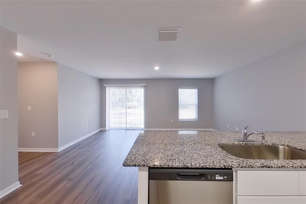 For Rent: $1,815 (4 beds, 2 baths, 1449 Square Feet)