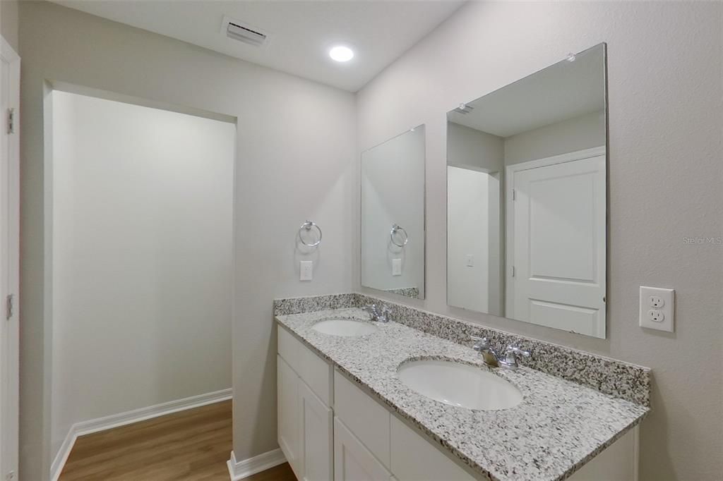 For Rent: $1,815 (4 beds, 2 baths, 1449 Square Feet)