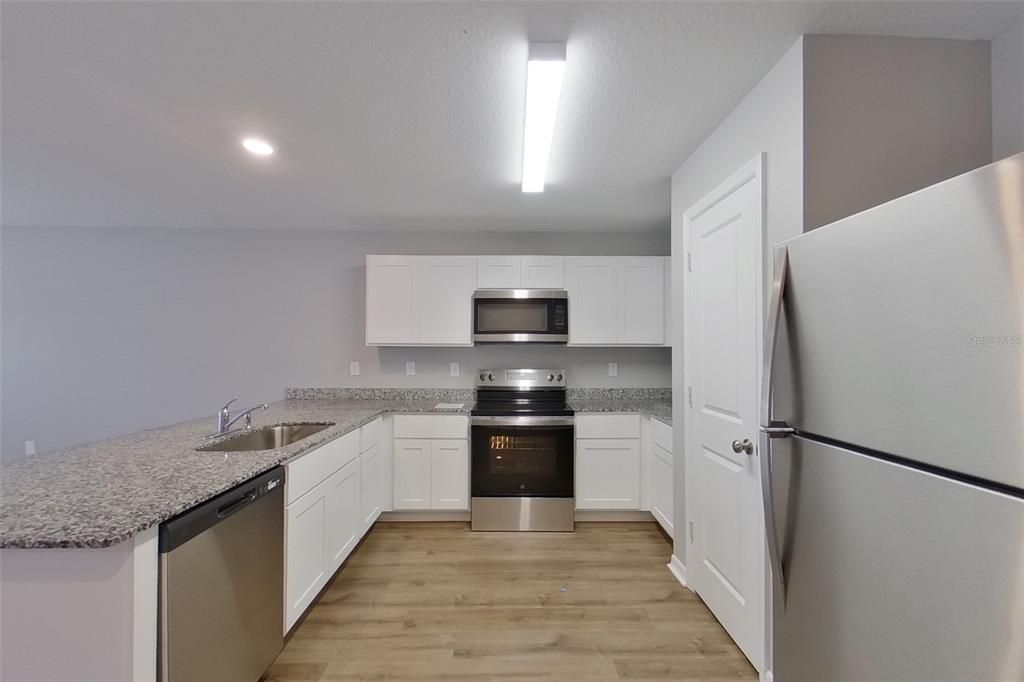 For Rent: $1,815 (4 beds, 2 baths, 1449 Square Feet)