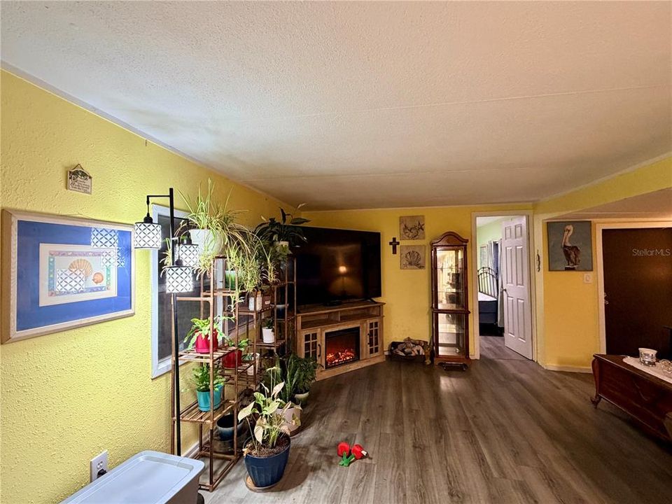 На продажу: $149,500 (2 спален, 1 ванн, 672 Квадратных фут)