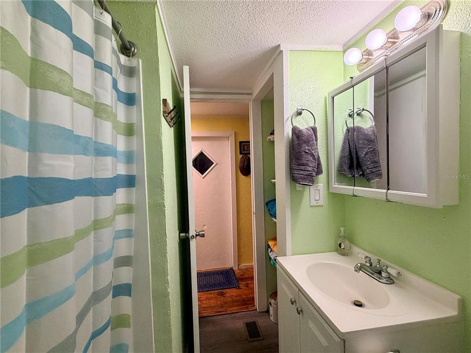 На продажу: $149,500 (2 спален, 1 ванн, 672 Квадратных фут)