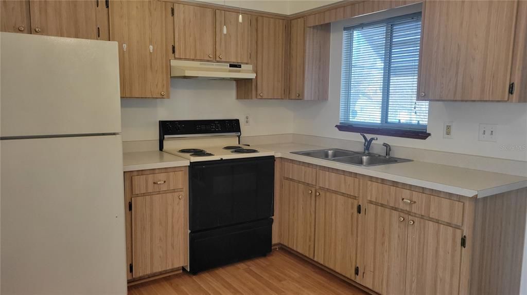 На продажу: $119,500 (2 спален, 1 ванн, 840 Квадратных фут)