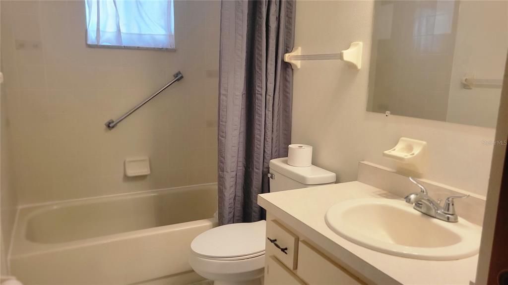 На продажу: $119,500 (2 спален, 1 ванн, 840 Квадратных фут)