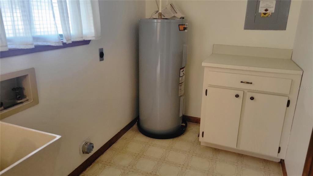 На продажу: $119,500 (2 спален, 1 ванн, 840 Квадратных фут)