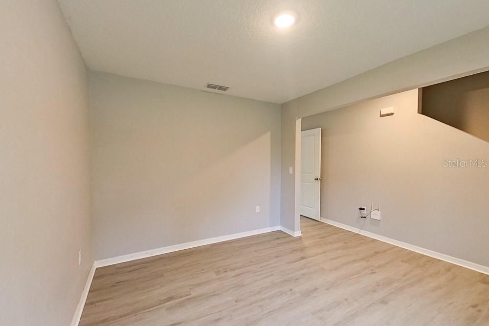 For Rent: $2,095 (4 beds, 2 baths, 2054 Square Feet)
