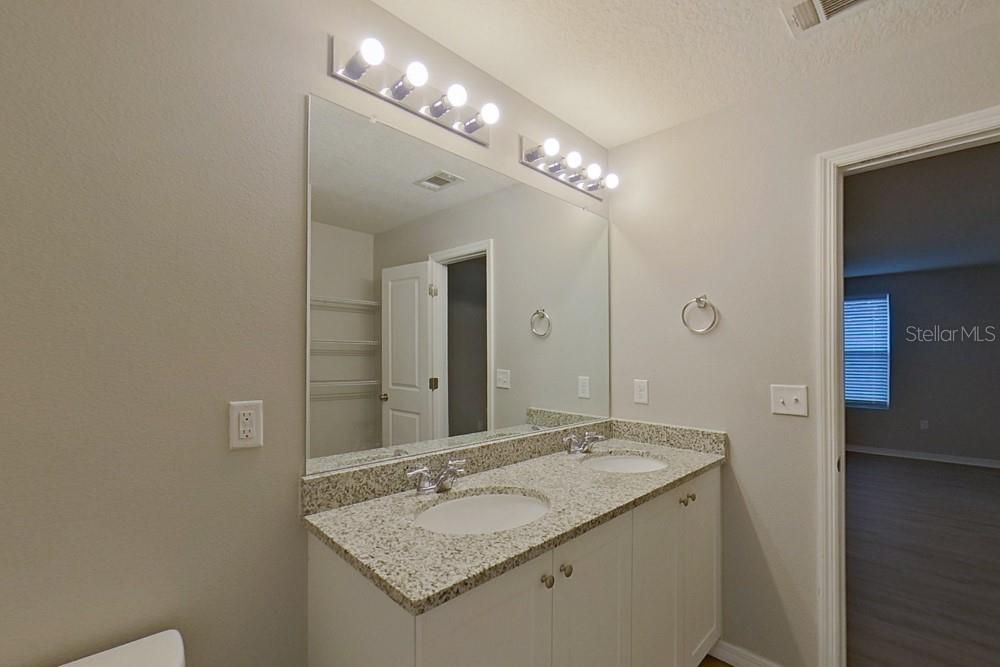 For Rent: $2,095 (4 beds, 2 baths, 2054 Square Feet)