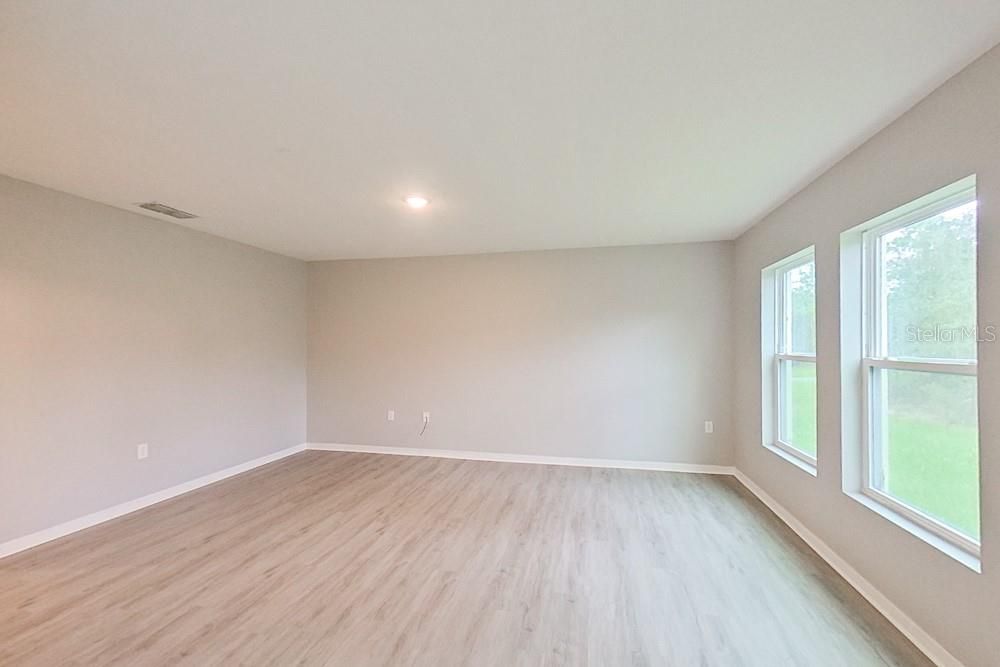For Rent: $2,095 (4 beds, 2 baths, 2054 Square Feet)