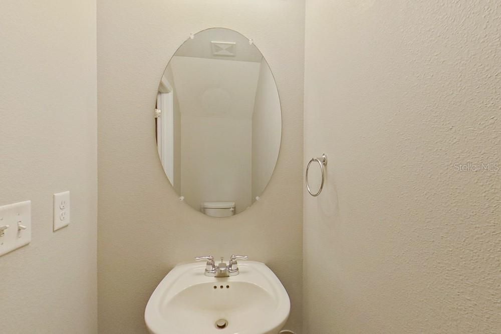 For Rent: $2,095 (4 beds, 2 baths, 2054 Square Feet)