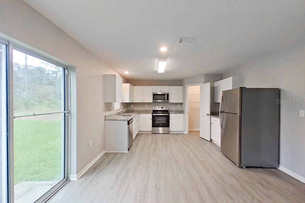 For Rent: $2,095 (4 beds, 2 baths, 2054 Square Feet)