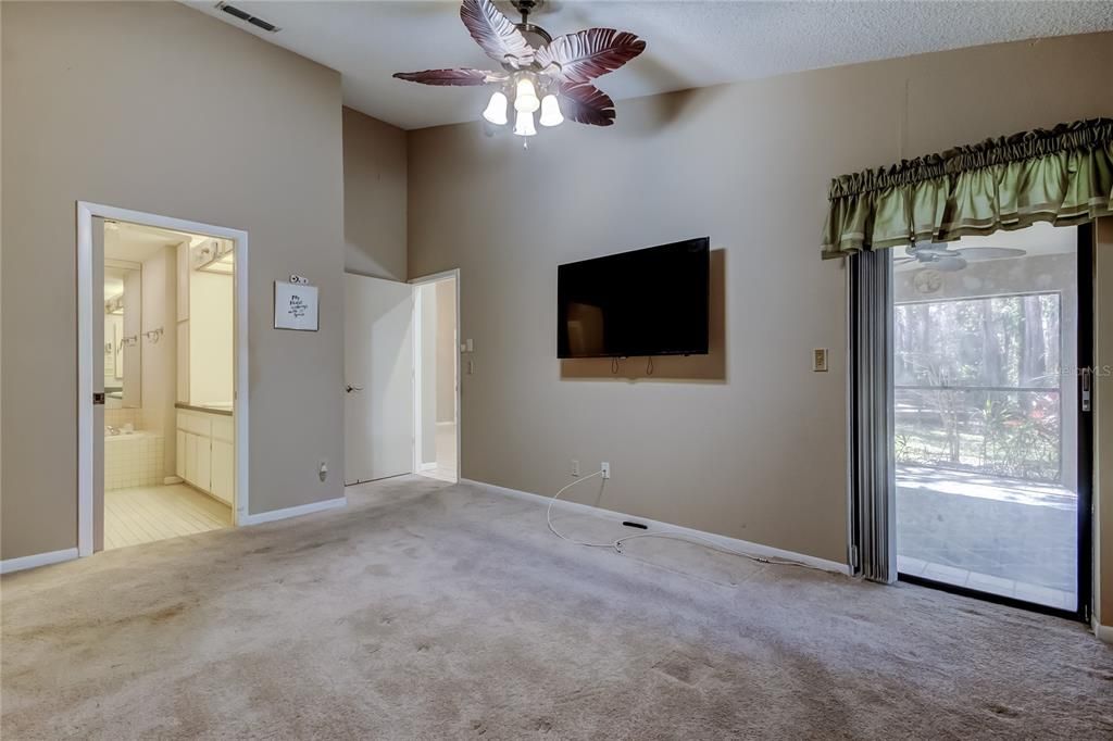 Active With Contract: $339,000 (3 beds, 2 baths, 1600 Square Feet)