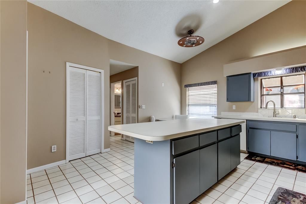 Active With Contract: $339,000 (3 beds, 2 baths, 1600 Square Feet)