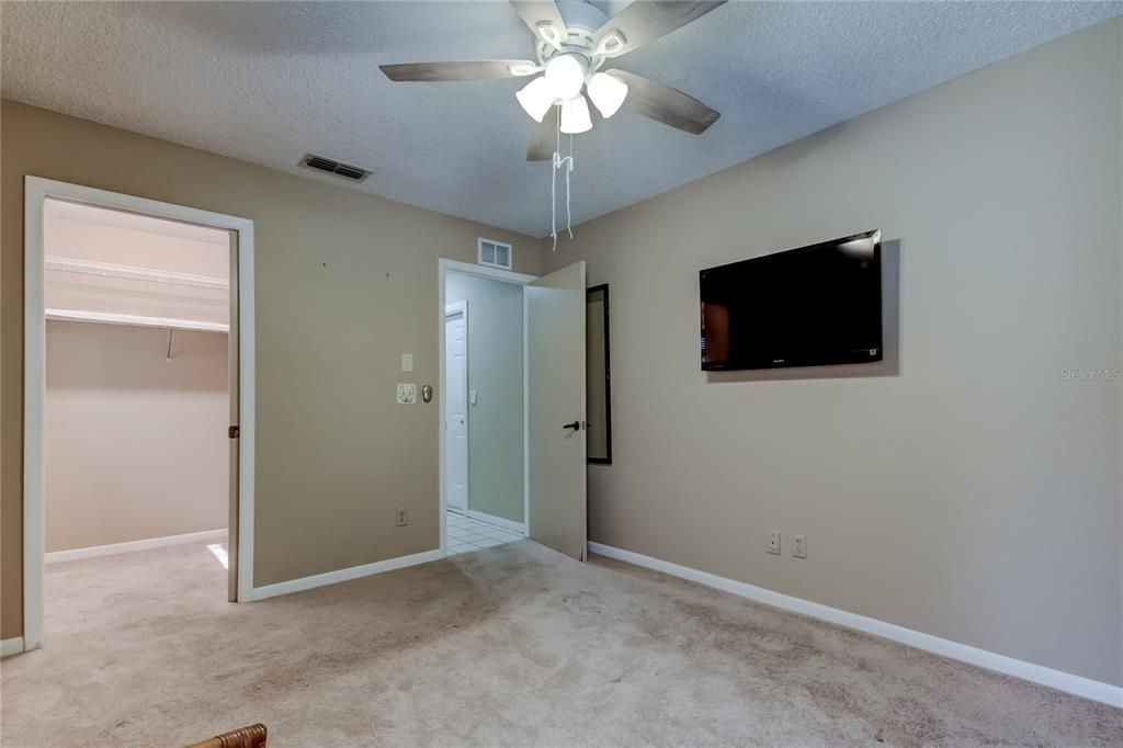 Active With Contract: $339,000 (3 beds, 2 baths, 1600 Square Feet)