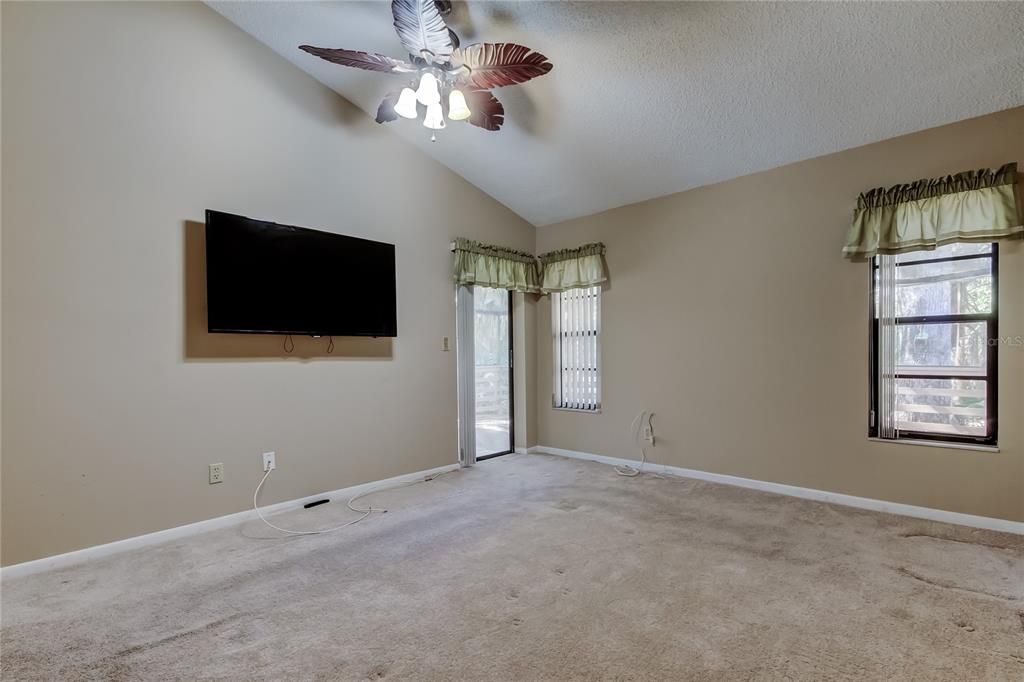 Active With Contract: $339,000 (3 beds, 2 baths, 1600 Square Feet)