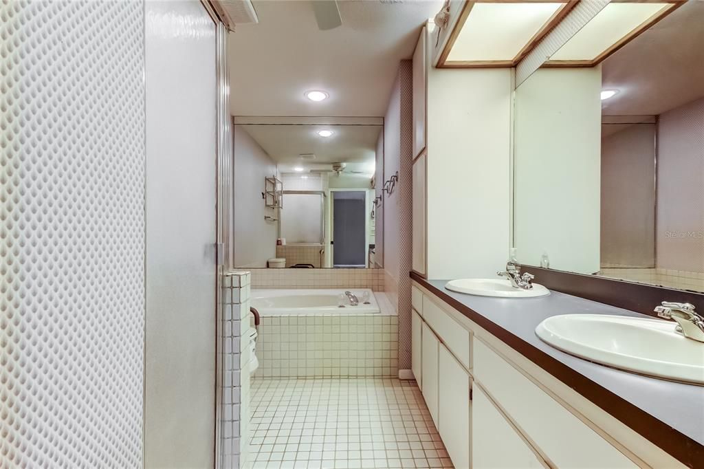 Active With Contract: $339,000 (3 beds, 2 baths, 1600 Square Feet)