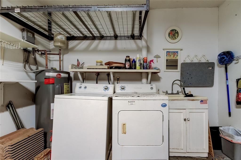Active With Contract: $339,000 (3 beds, 2 baths, 1600 Square Feet)