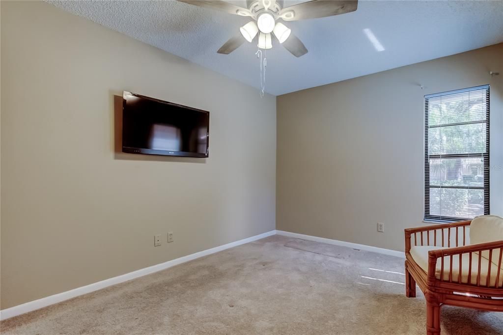 Active With Contract: $339,000 (3 beds, 2 baths, 1600 Square Feet)