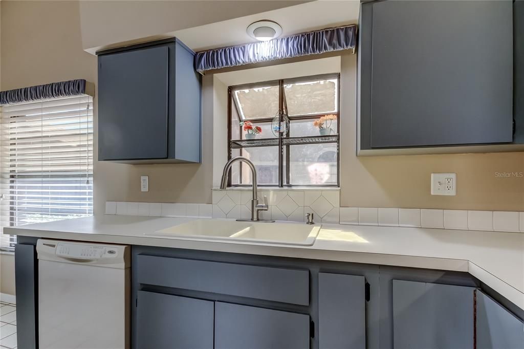 Active With Contract: $339,000 (3 beds, 2 baths, 1600 Square Feet)