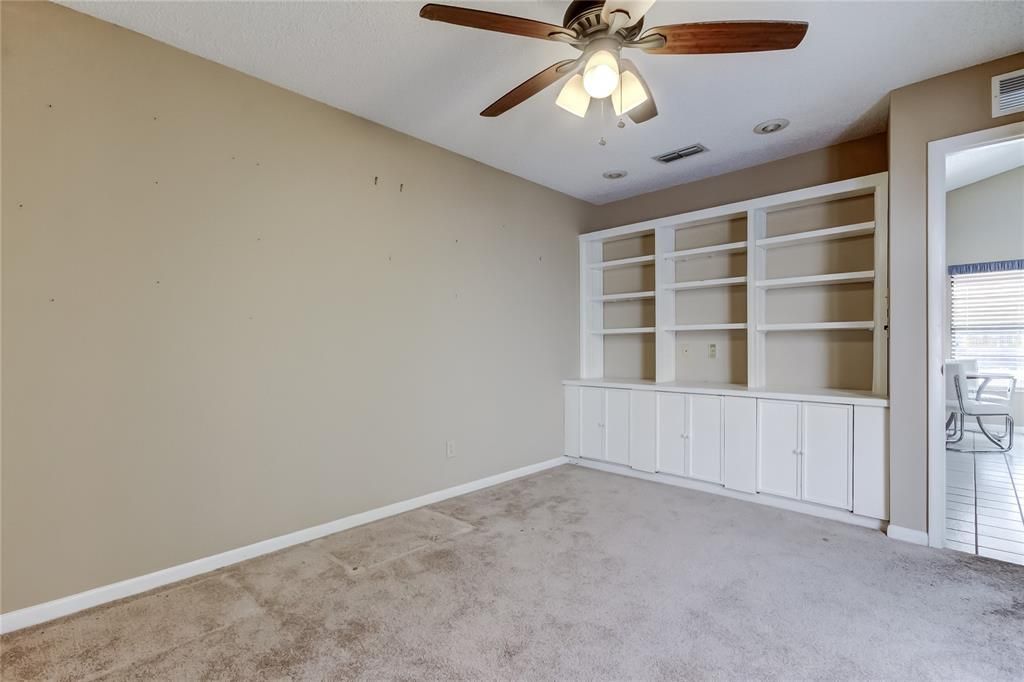 Active With Contract: $339,000 (3 beds, 2 baths, 1600 Square Feet)