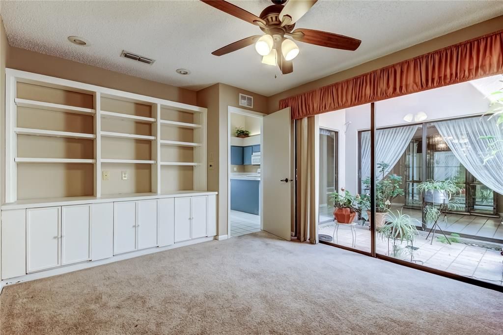Active With Contract: $339,000 (3 beds, 2 baths, 1600 Square Feet)