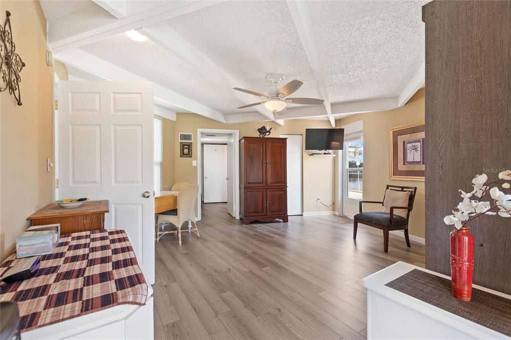 For Sale: $145,000 (1 beds, 1 baths, 491 Square Feet)