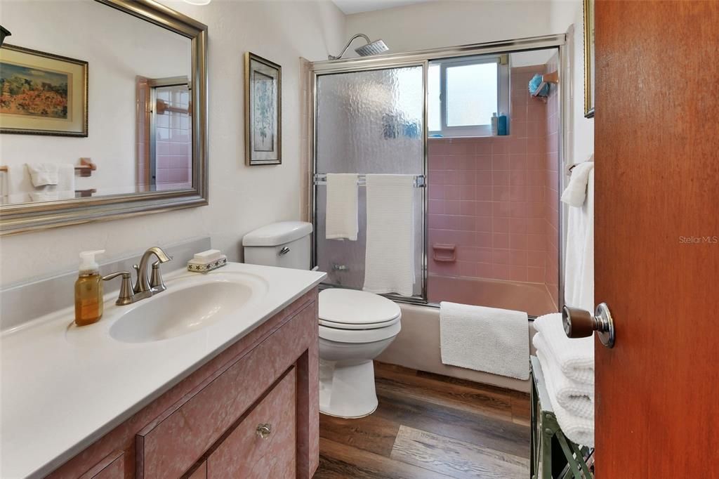 Active With Contract: $529,900 (3 beds, 2 baths, 1713 Square Feet)