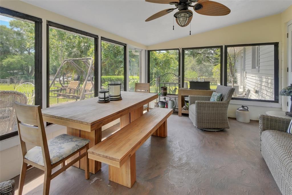 Active With Contract: $529,900 (3 beds, 2 baths, 1713 Square Feet)